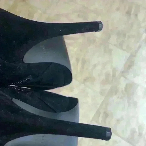 Nine West Black Suede Booties 4.5” Heel With Wide Black Elastic Design Size9 - Picture 6 of 9